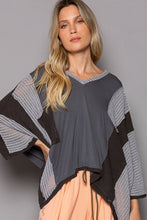 Load image into Gallery viewer, POL High-Low Contrast V-Neck Top