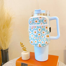 Load image into Gallery viewer, Water Bottle Backpack - Blue Daisy
