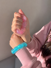 Load image into Gallery viewer, Green Feelzies™ Original Squishy Bracelet: Ecto Cooler fidget
