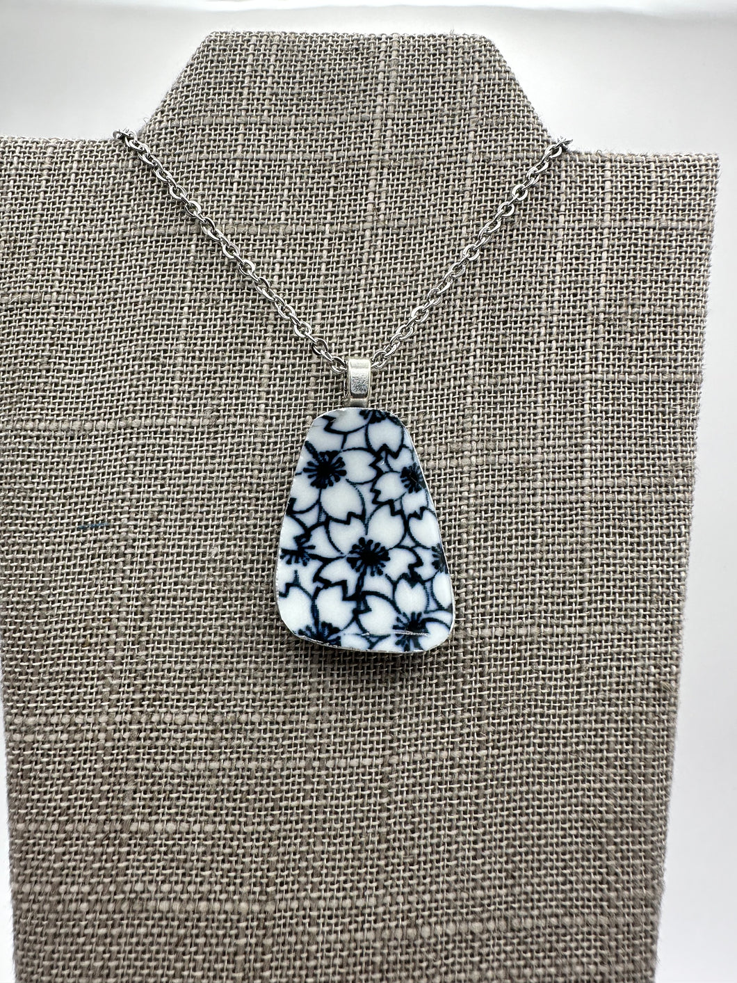 Blue Daisy Small Oblong Necklace