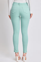 Load image into Gallery viewer, YMI Jeanswear Hyperstretch Mid-Rise Skinny Jeans
