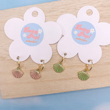 Load image into Gallery viewer, Summer Shell earrings
