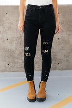 Load image into Gallery viewer, Into The Wild Distressed Skinny Jeans Judy blue
