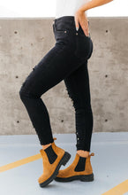 Load image into Gallery viewer, Into The Wild Distressed Skinny Jeans Judy blue
