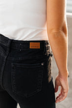 Load image into Gallery viewer, Into The Wild Distressed Skinny Jeans Judy blue

