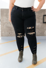Load image into Gallery viewer, Into The Wild Distressed Skinny Jeans Judy blue
