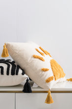 Load image into Gallery viewer, Sun Graphic Tassel Pillow Cover
