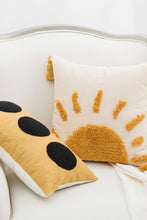 Load image into Gallery viewer, Sun Graphic Tassel Pillow Cover
