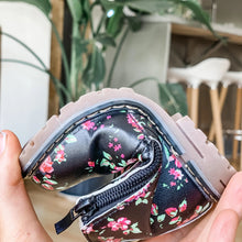Load image into Gallery viewer, Toddler/Youth vegan leather bootie
